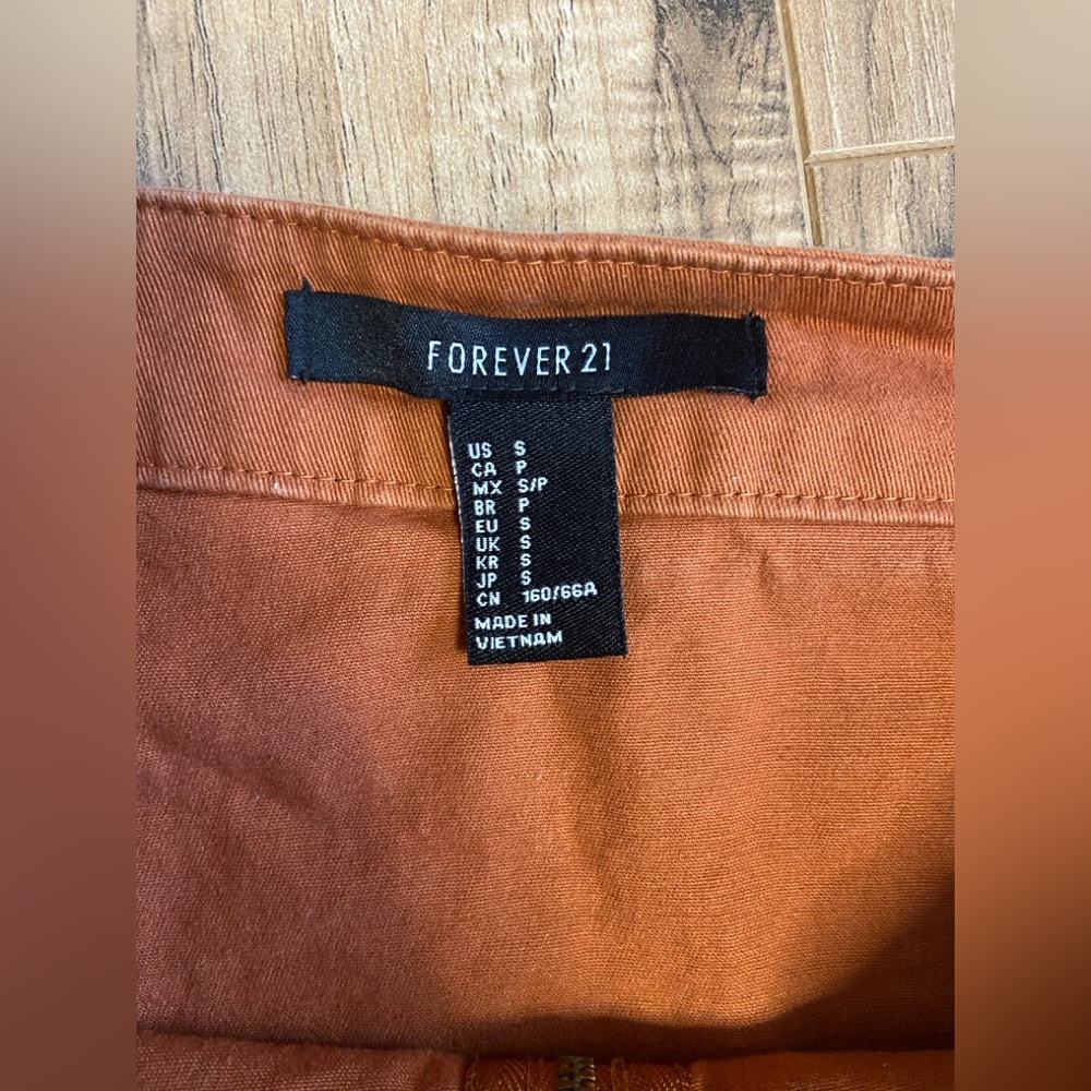 Super cute orange skirt never worn!